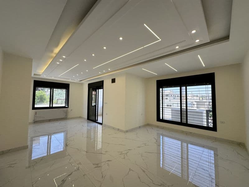 Ground Floor Right Apartment with Private Entrances and Terraces — photo 1