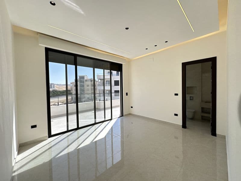 Luxury Rooftop Apartment with Spacious Terrace and Stunning Views — photo 1