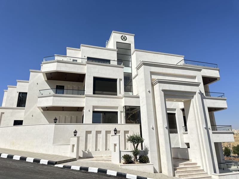 Elegant 300 sqm Ground Floor Apartment with 400 sqm Terrace in Premium Project — photo 1
