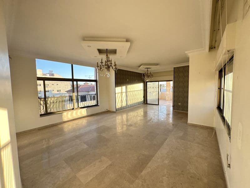 3rd Floor Apartment with View of 6th Circle Towers — photo 1