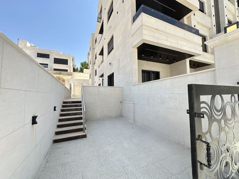 Spacious Ground-Floor Apartment with Private Entrance – Comfort & Style Combined — photo 1