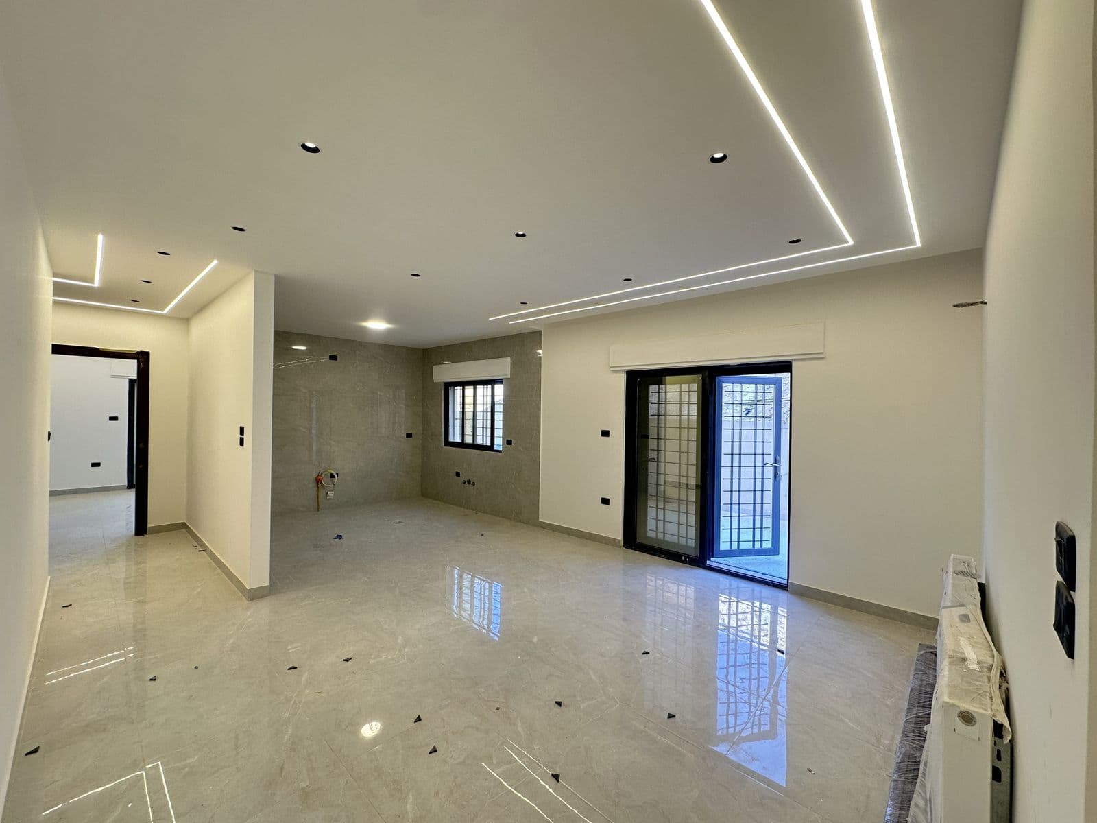 Basement Apartment – 160 sqm + 70 sqm Terrace – Brand New – Right Wing — photo 1