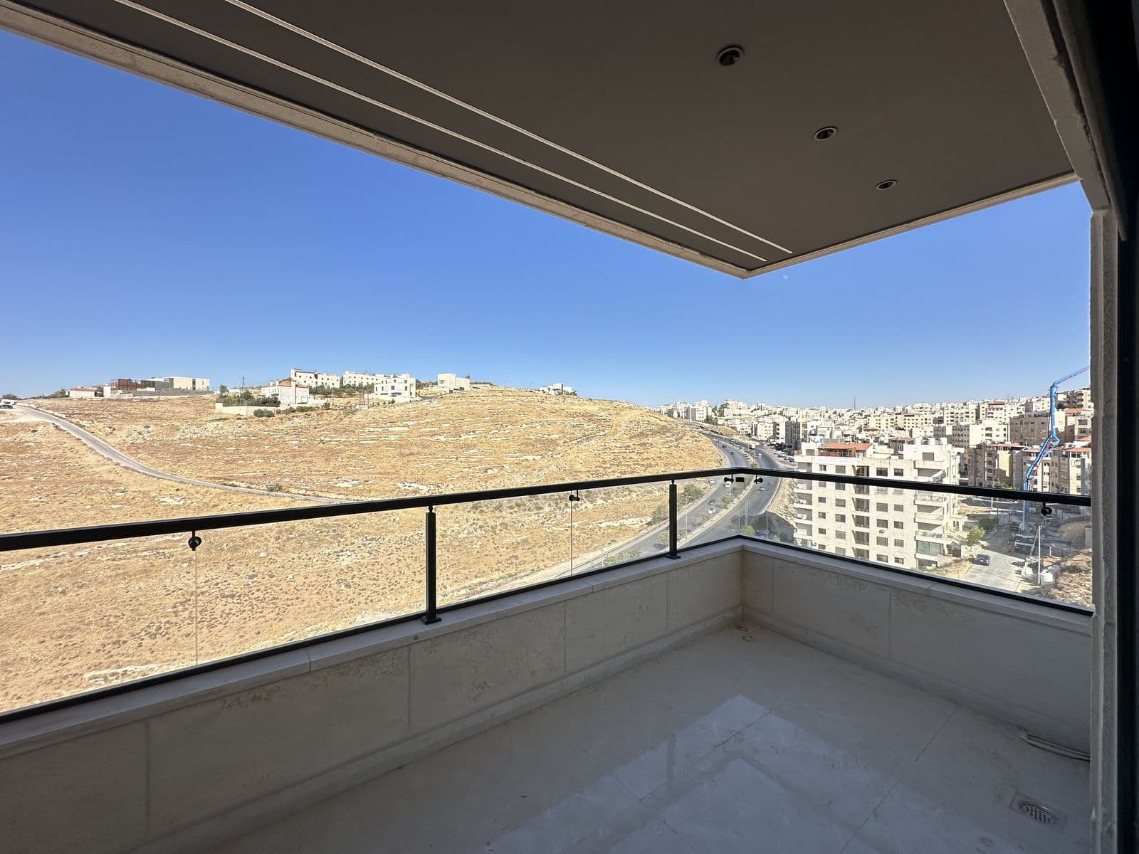 Rooftop Apartment – 160 sqm + 30 sqm Upper Space + 50 sqm Terrace – Left Wing – Privacy & Comfort — photo 1