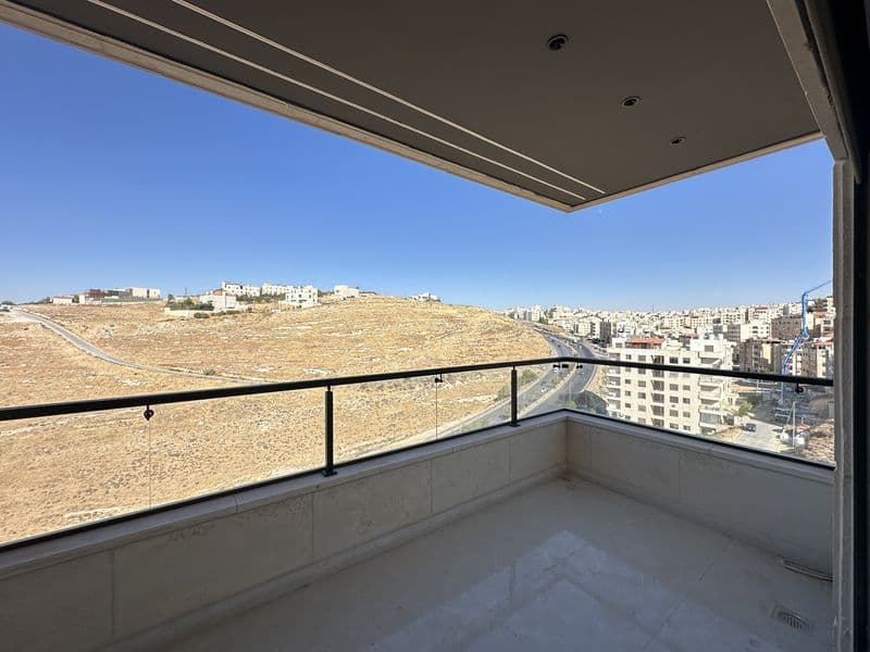 Rooftop Apartment – 160 sqm + 30 sqm Upper Space + 50 sqm Terrace – Left Wing – Privacy & Comfort — photo 1