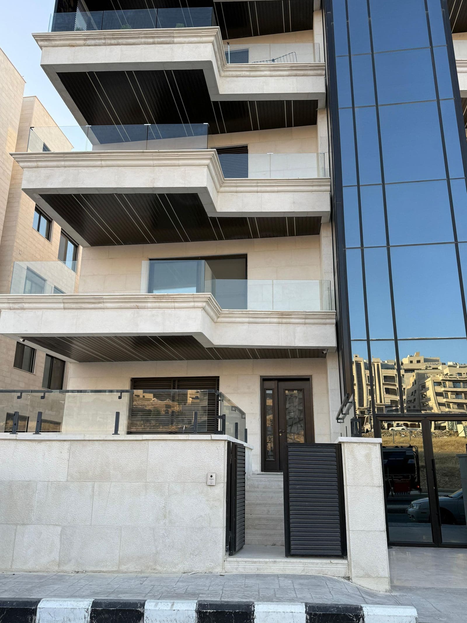 Luxury Apartment for Rent – Dair Ghbar, 60 Street 250 sqm indoor space + 150 sqm spacious private terrace with open view — photo 1