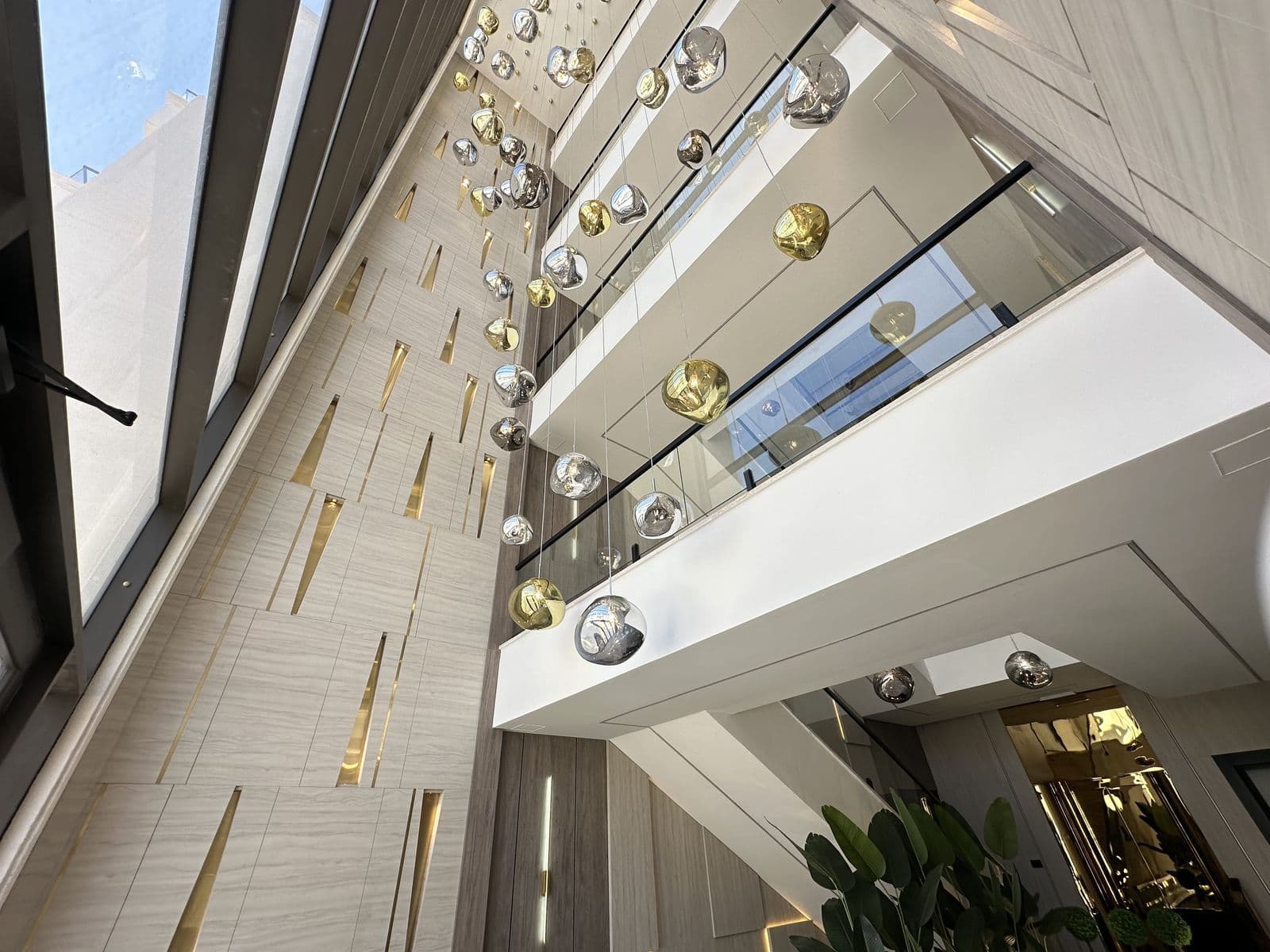 Luxury Ground Floor Smart Home Apartment in Abdoun – 4 Master Bedrooms | High Security | 400m² Private Terrace — photo 3